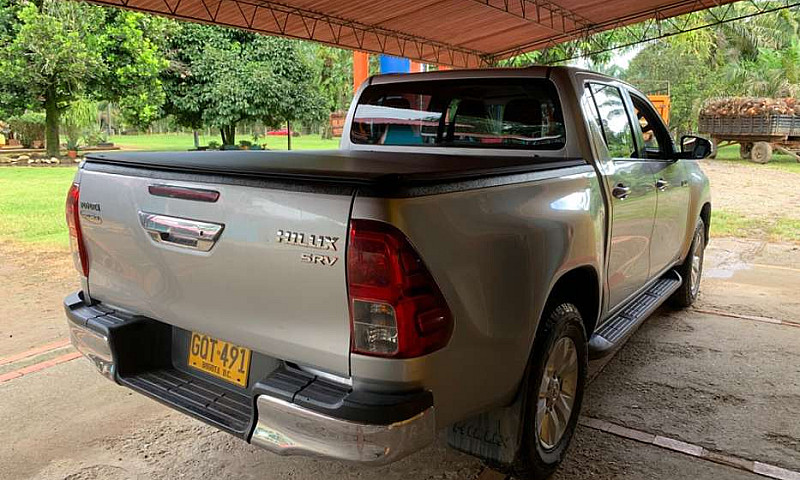 Vendo Hilux 2020...