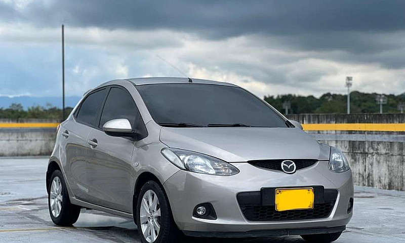 Mazda 2 2010...