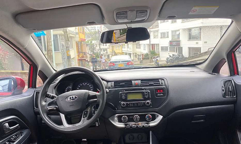 Vendo Kia Rio Space ...