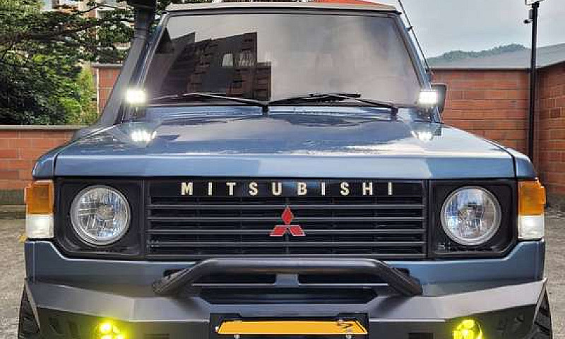 Montero Mitsubishi E...