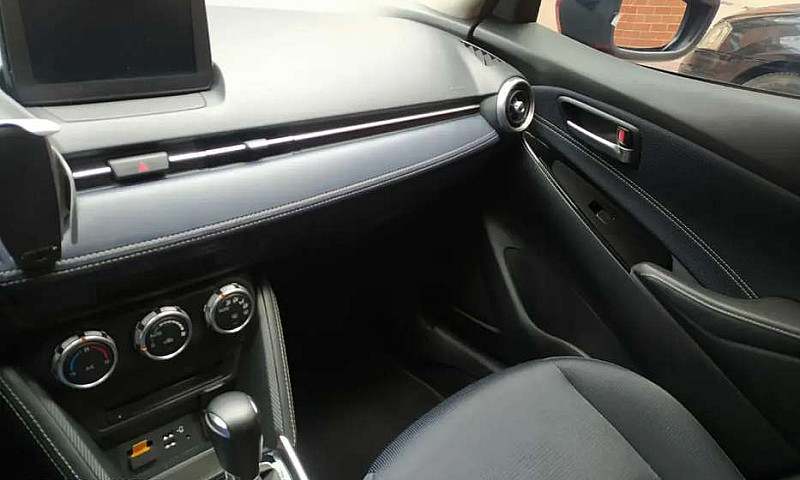 Mazda 2 Grand Tourin...