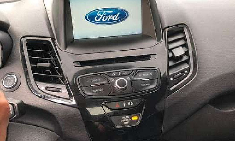 Ford Fiesta Titanium...