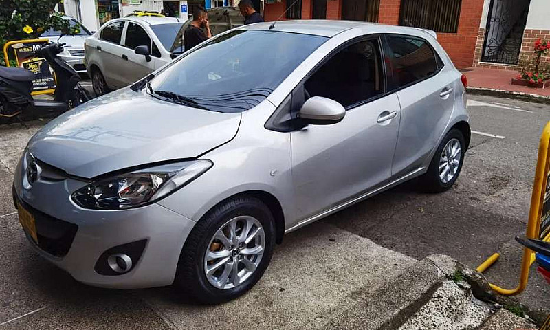 Se Vende Mazda 2 201...