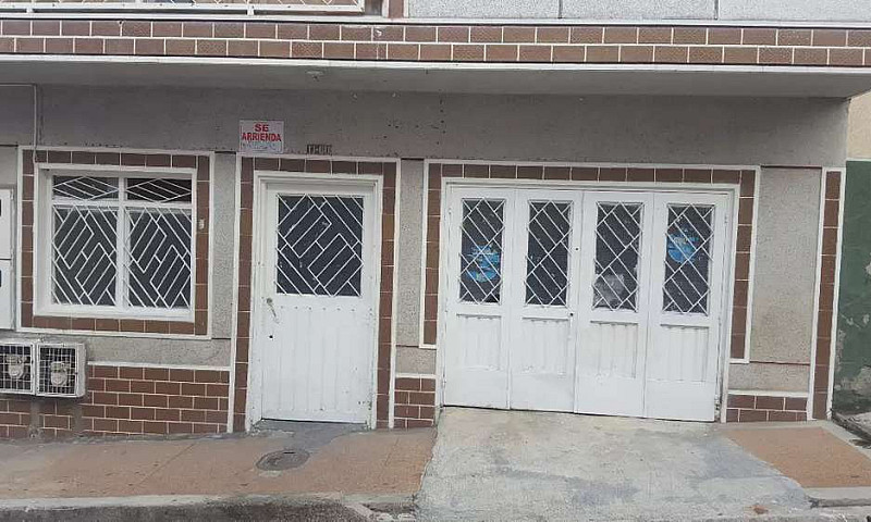Arriendo Apto Primer...