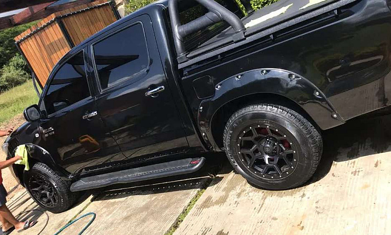 Toyota Hilux...