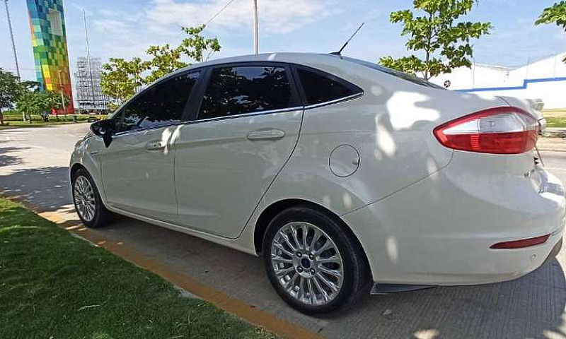 Vendo Ford Fiesta Ti...