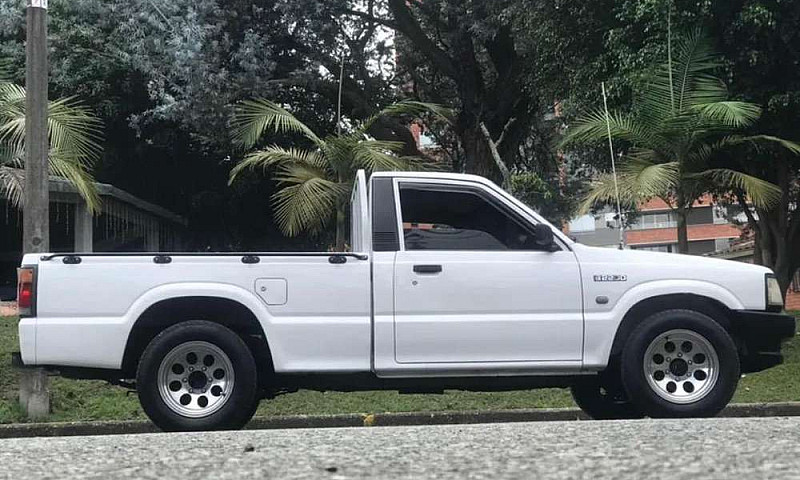 Vendo O Cambio Mazda...