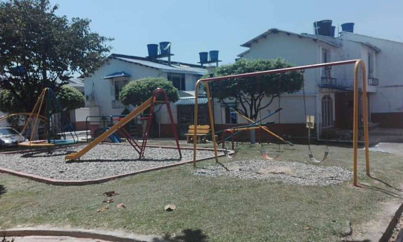Vendo Casa...