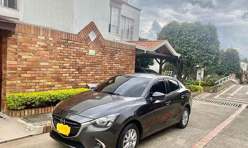 Mazda 2 Touring 2020...