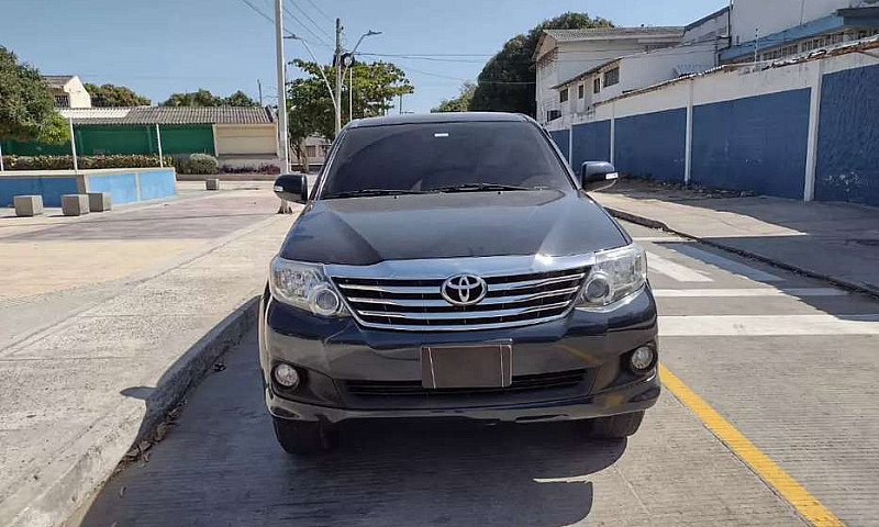 Toyota Fortuner 4*4-...