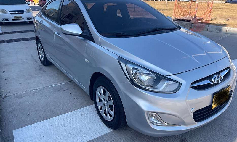 Hyundai Accent Gl...