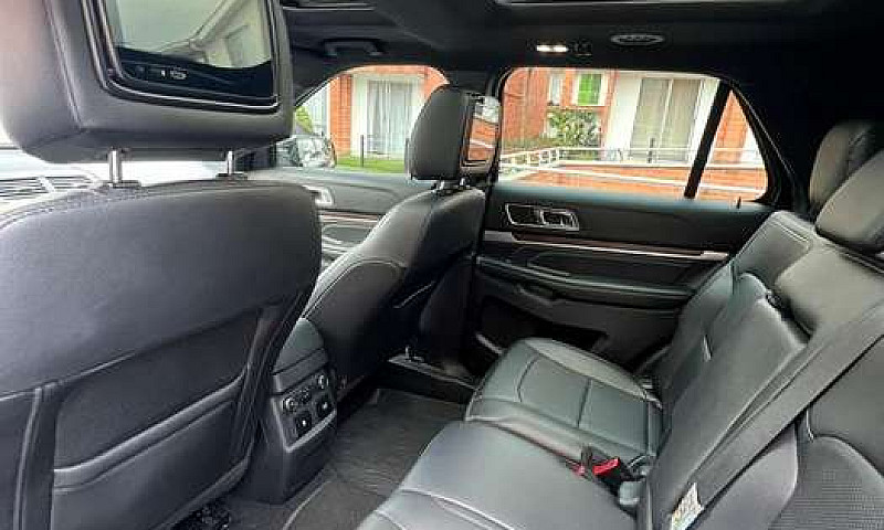 Ford Explorer Limite...