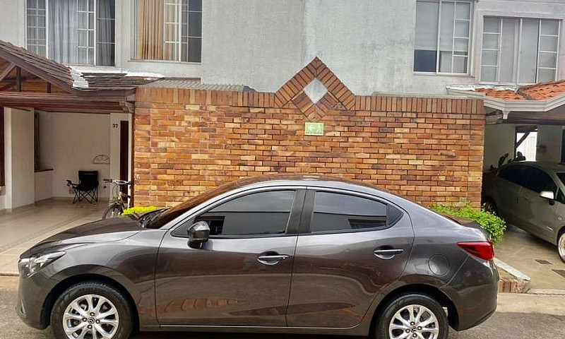 Mazda 2 Touring 2020...