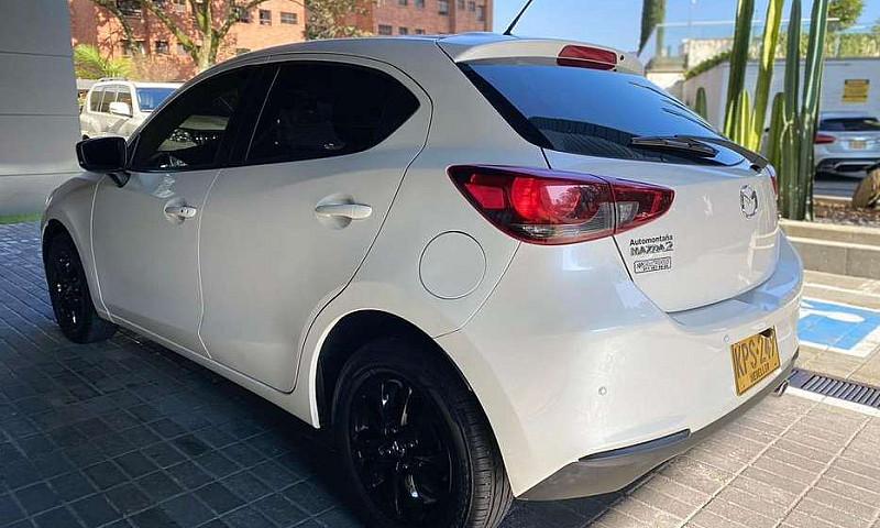 Vendo Mazda 2 Tourin...