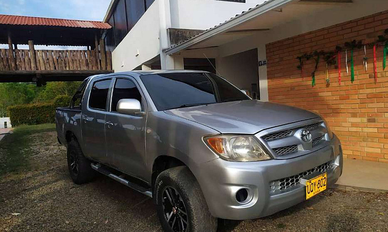 Vendo Toyota Hilux...