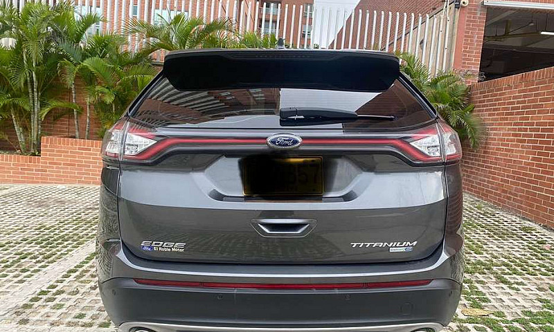 Ford Edge Titanium 2...