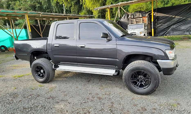 Se Vende Toyota Hilu...