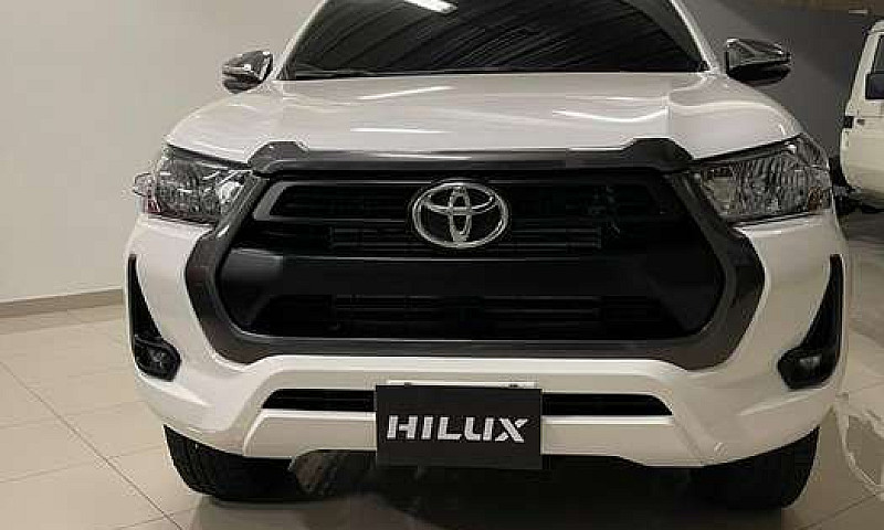 Vendo Toyta Hilux 2....