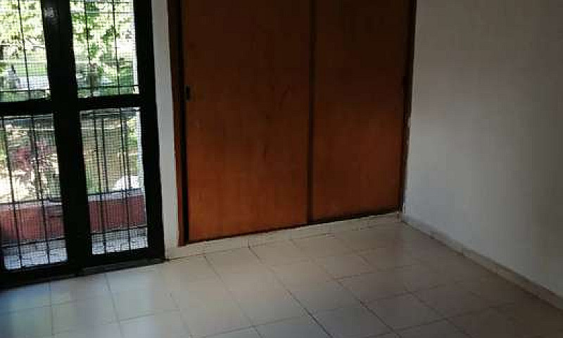Se Arrienda Casa...