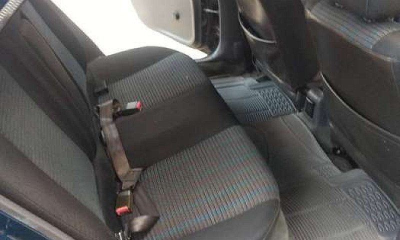Vendo Carro Mazda...