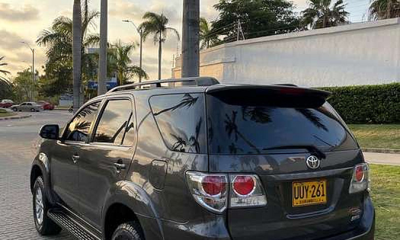 Toyota Fortuner Urba...