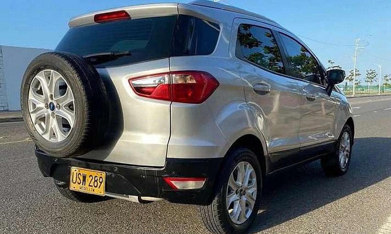 Ford Ecosport Titani...