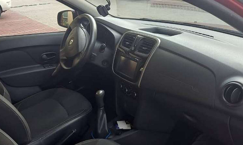 Vendo Renault Logan...