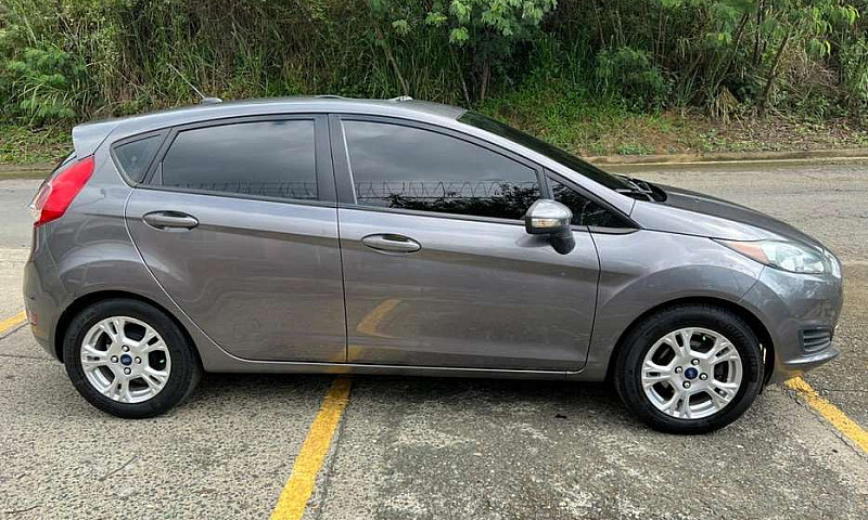 Vendo Ford Fiesta 20...
