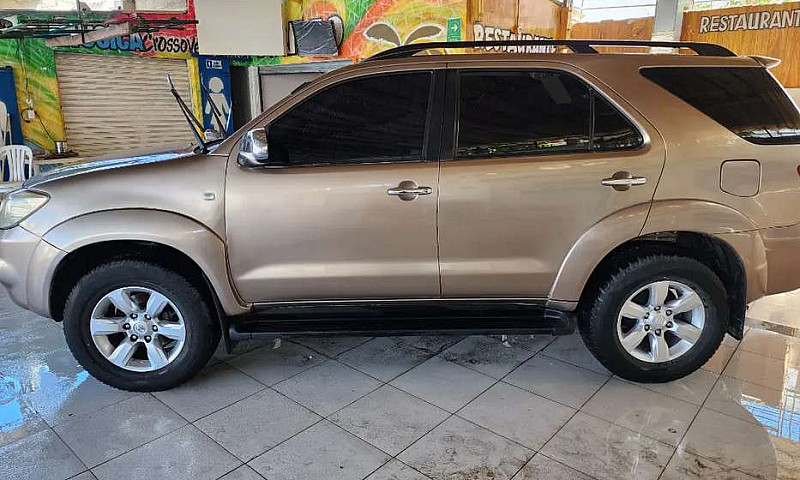 Toyota Fortuner 2011...