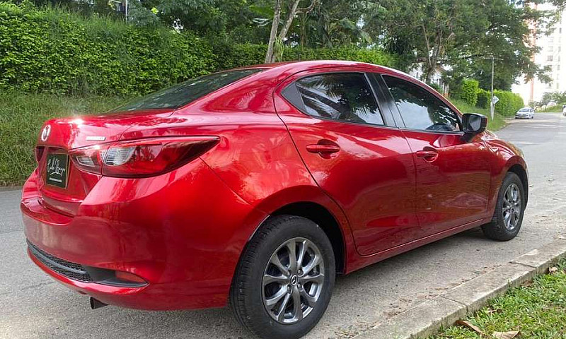Mazda 2 Touring Seda...