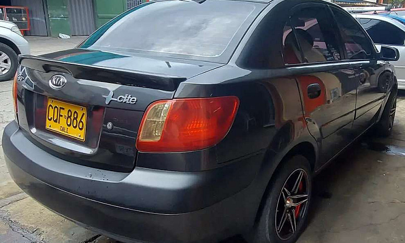 Vendo Kia Rio Xcite ...