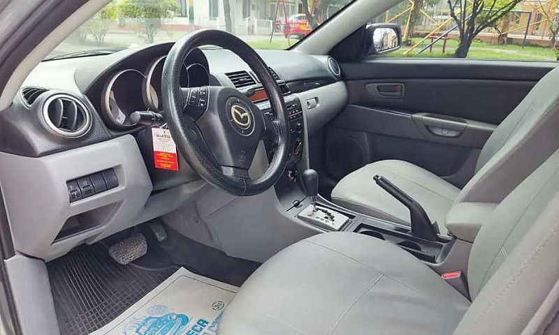 Mazda 3. 2012 Automá...