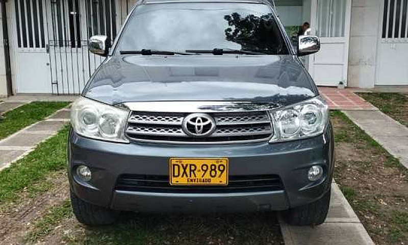 Toyota Fortuner 2.7L...