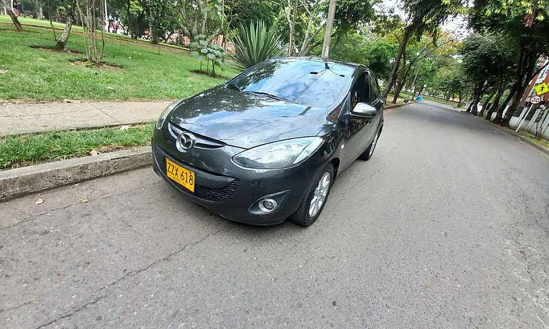 Hermoso Mazda 2 2015...