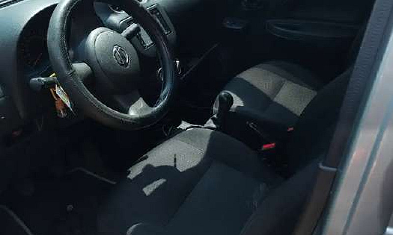 Vendo Nissan March 2...
