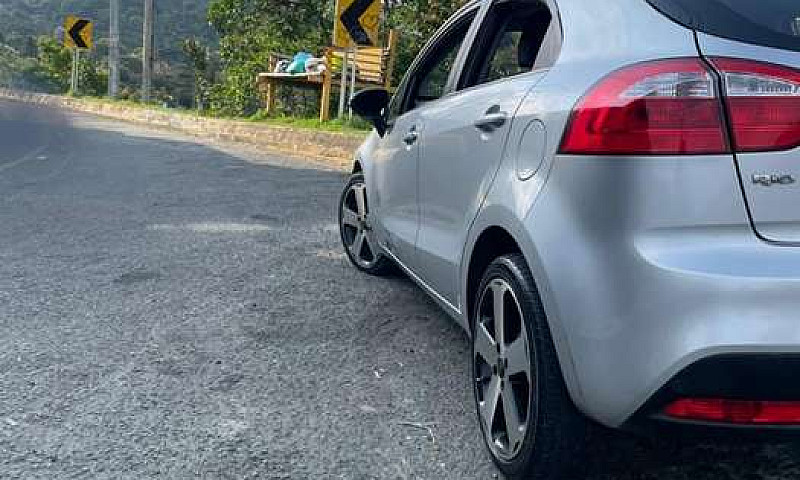 Vendo Hermoso Kia Ri...