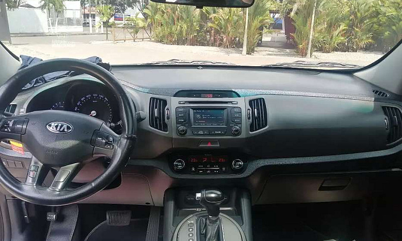 Vendo Kia Sportage R...