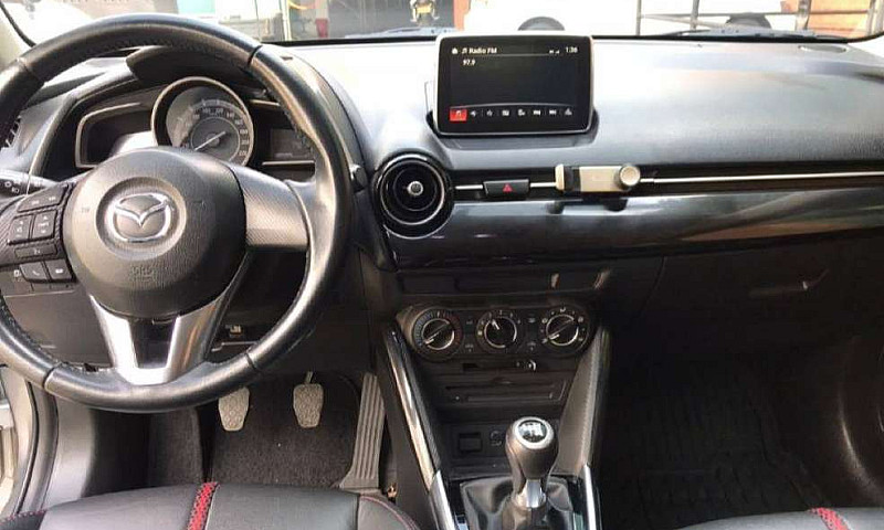 Mazda 2 Touring En E...