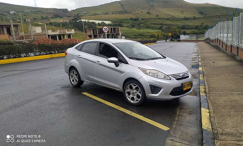 Vendo Ford Fiesta...