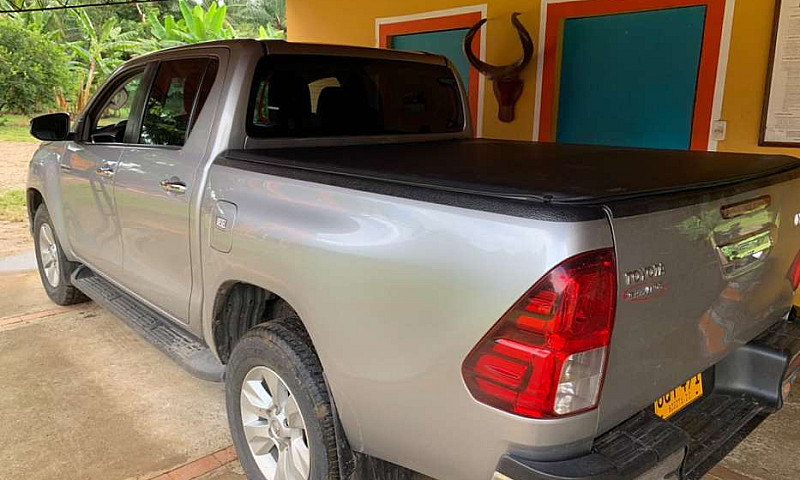 Vendo Hilux 2020...