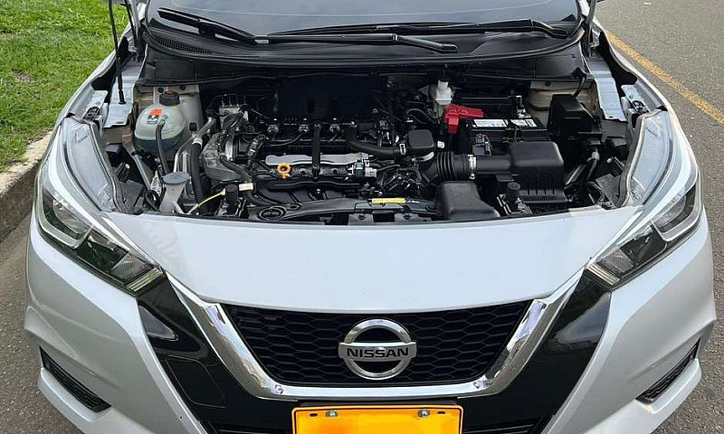 Vendo Nissan Versa M...