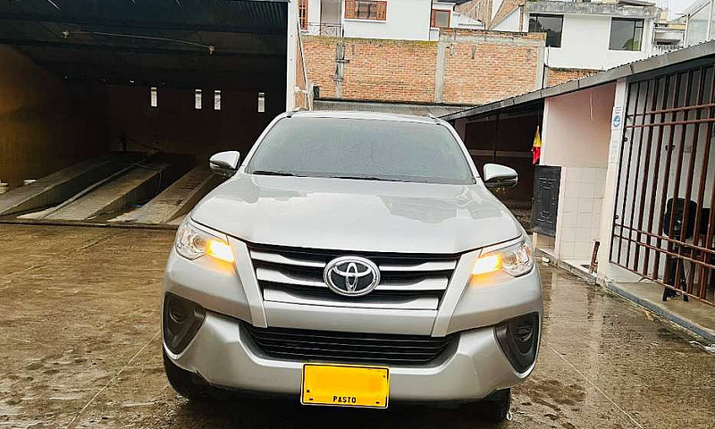 Toyota Fortuner Sw4,...