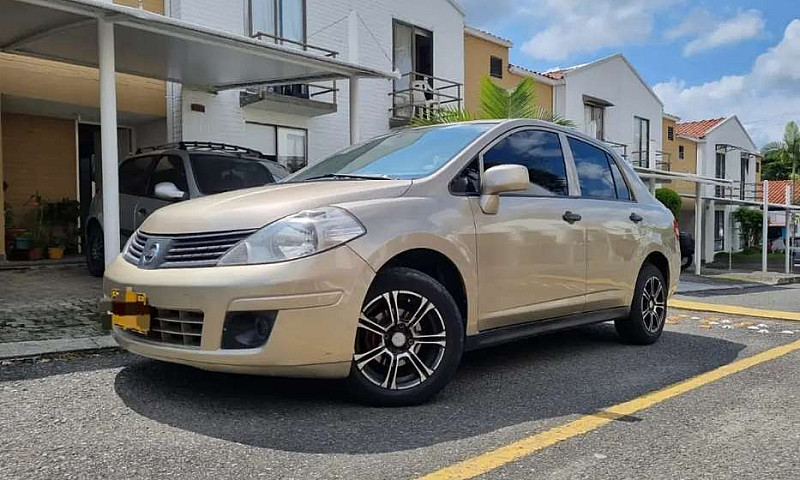 Nissan Tiida 2012 Me...