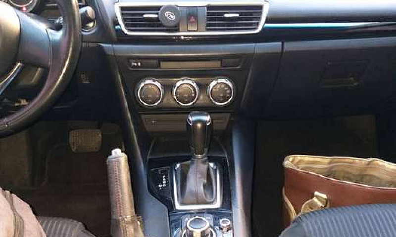 Mazda 3 Touring 2015...