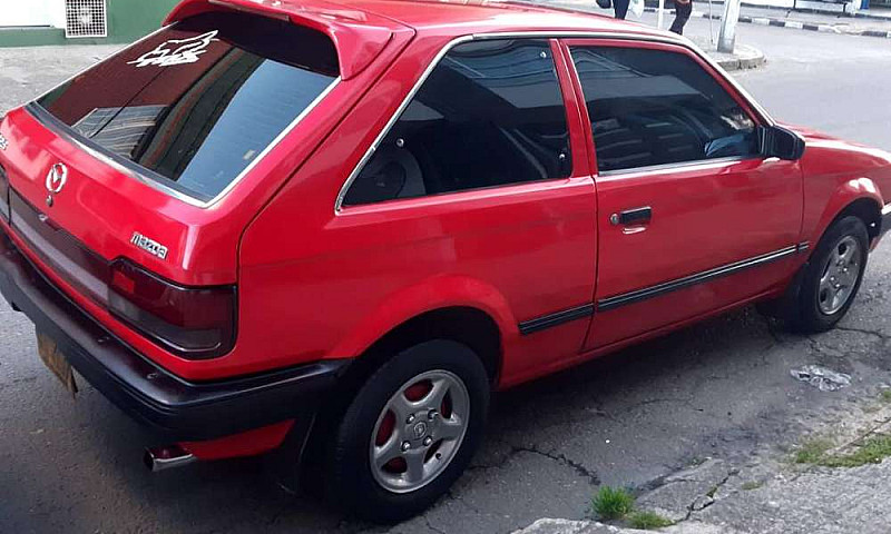Vendo Carro Mazda 32...