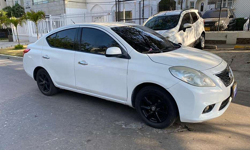 Nissan Versa Aut 201...