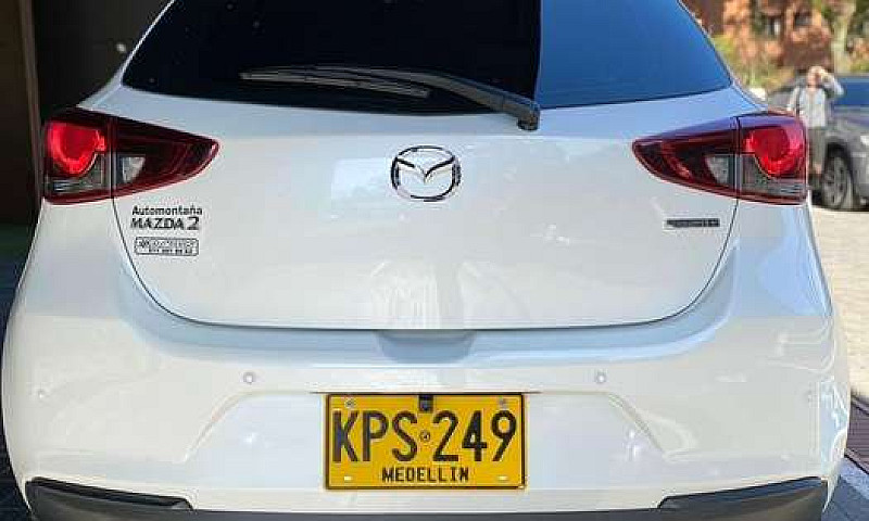 Vendo Mazda 2 Tourin...