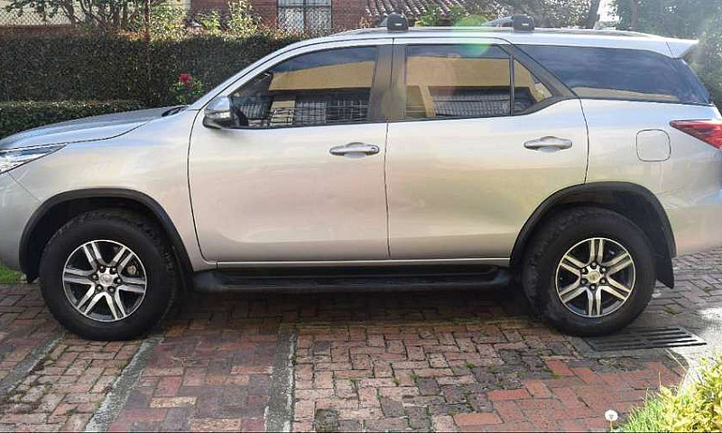 Toyota Fortuner 2.7 ...