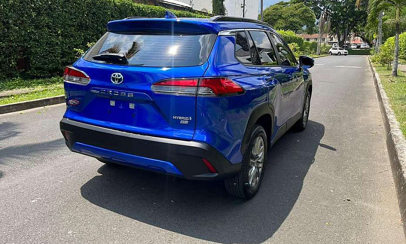 Toyota Corolla Cross...