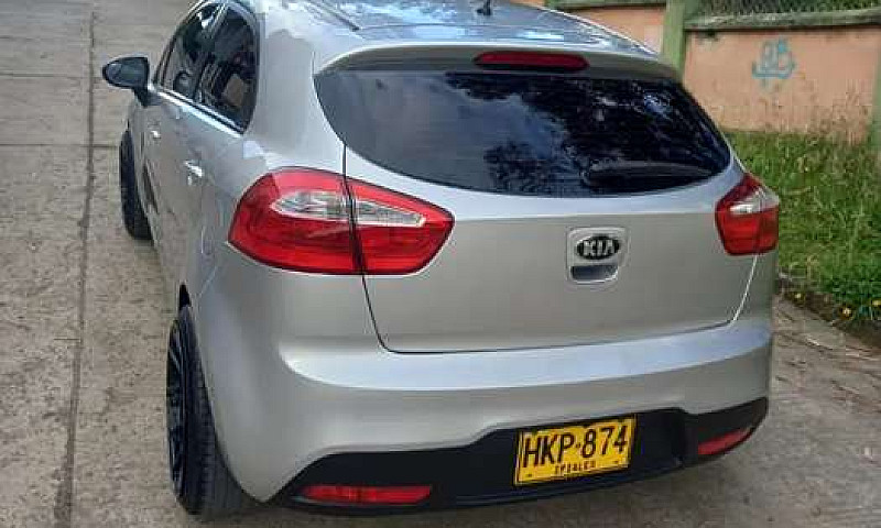 Vendo Kia Space 2014...